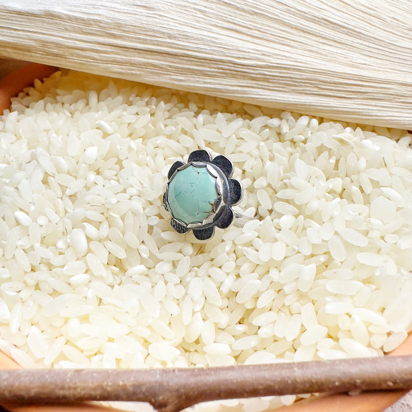 IT'S A BLUE-TIFUL DAISY RING