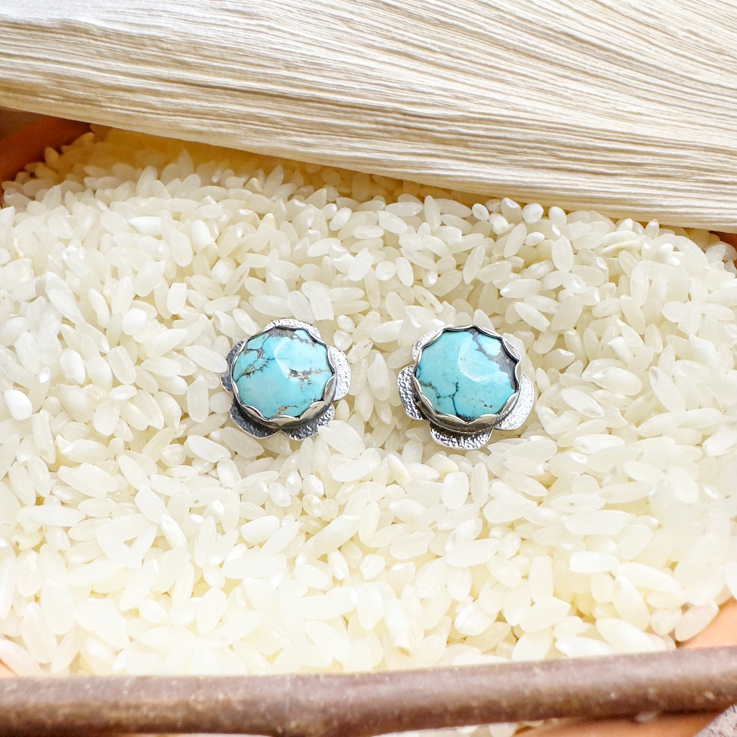 TWICE IN A BLUE DAISY EARRINGS