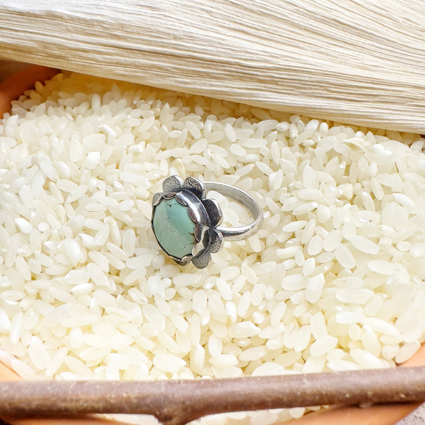 IT'S A BLUE-TIFUL DAISY RING