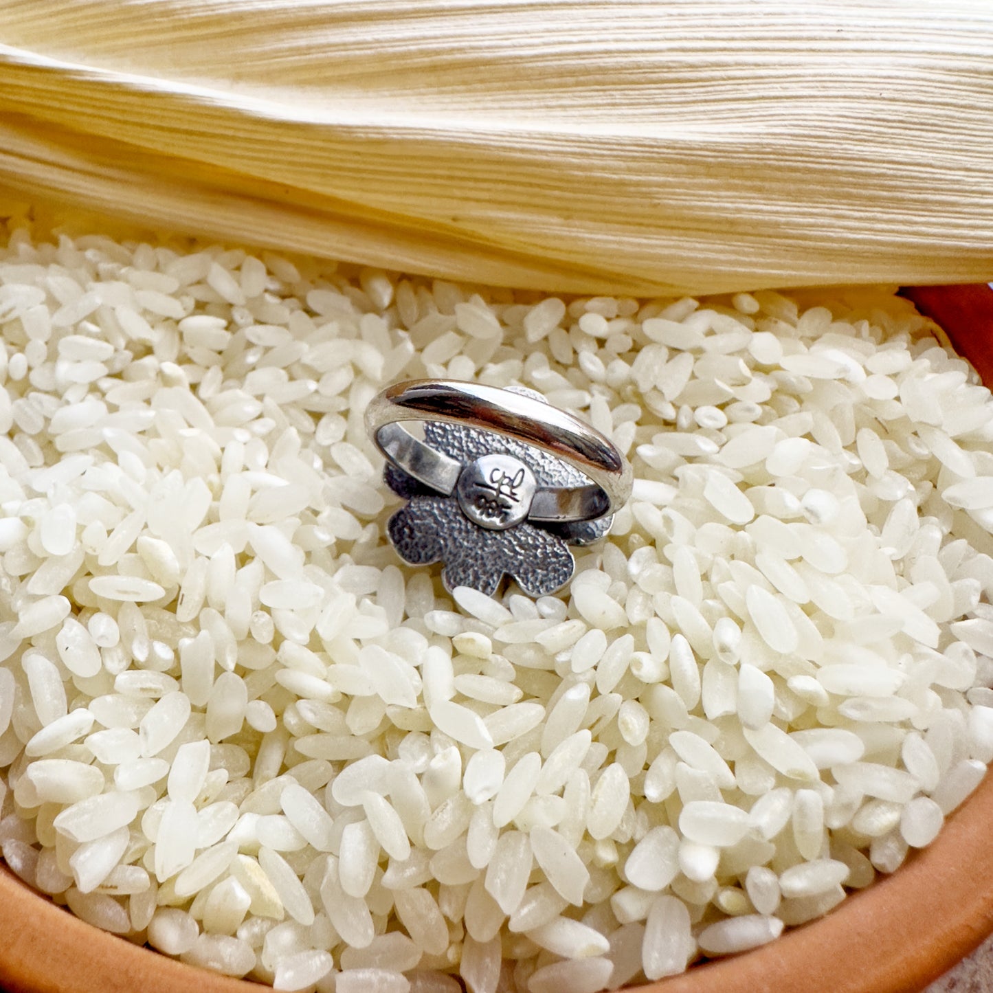 SUNKISSED DAISY RING