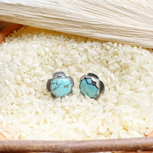 TWICE IN A BLUE DAISY EARRINGS