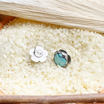 TWICE IN A BLUE DAISY EARRINGS