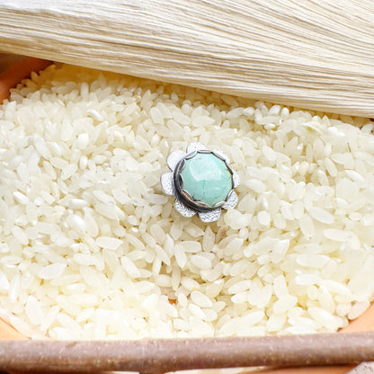 IT'S A BLUE-TIFUL DAISY RING