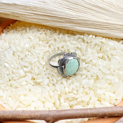 IT'S A BLUE-TIFUL DAISY RING
